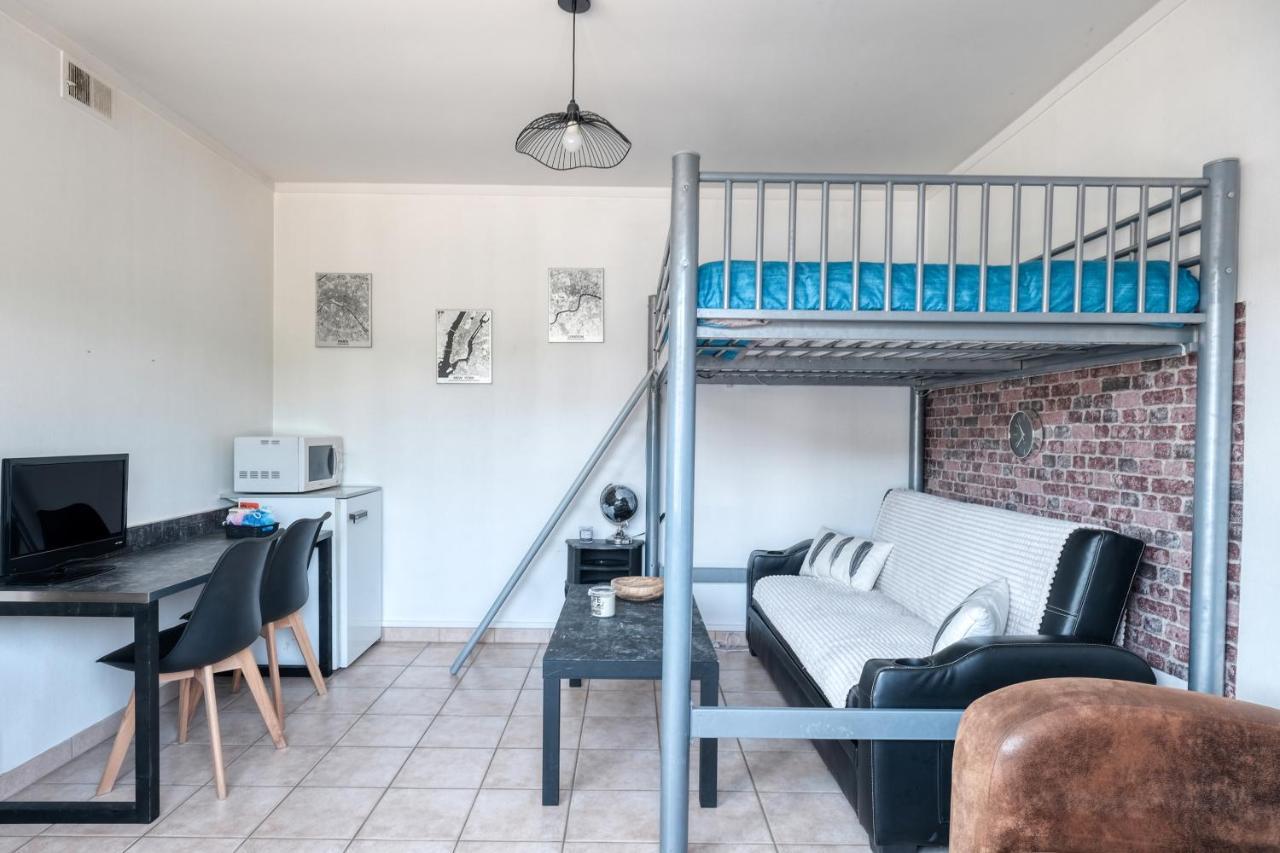 La Chouette Illuminee Homestay Menilles
